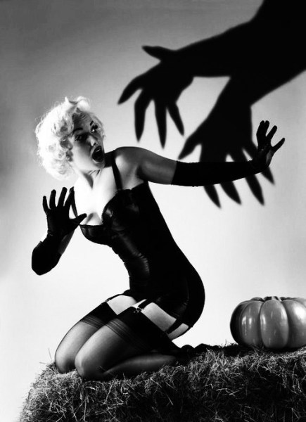 halloween-pinup-scary-hands
