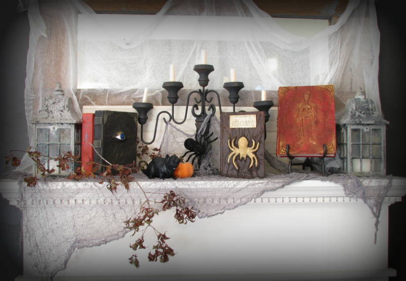 Halloween+Mantle+with+altered+book.JPG