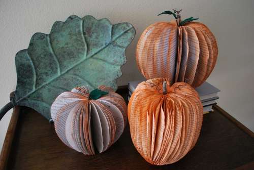 recycled-book-pumpkin-decorations.jpg